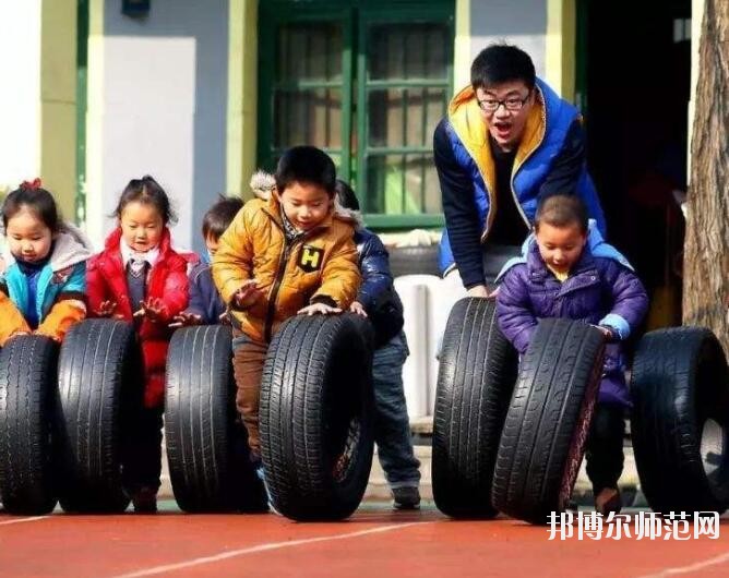 重慶2021年幼師學(xué)校有哪些專業(yè)適合男生