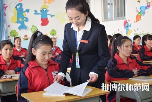 雅安2021年哪些大專的幼師學(xué)校比較好